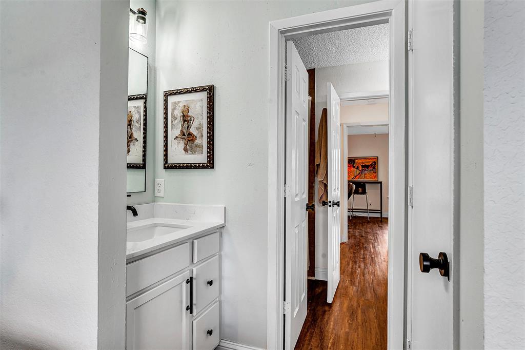 9833 Windy Ridge Road Frisco, TX 75033 - Photo 18 of 26 2nd vanity off Primary Bedroom...in addition to Main Bathroom Vanity