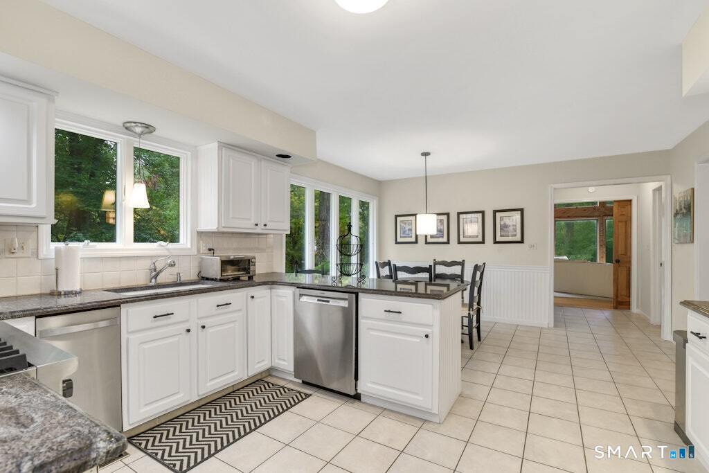 63 Lounsbury Road Ridgefield, CT 06877 - Photo 8 of 31