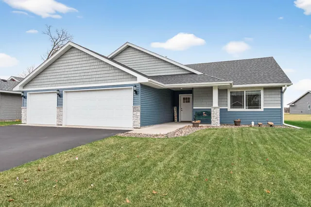 $369,900 | 7246 385th Street, North Branch, MN 55056