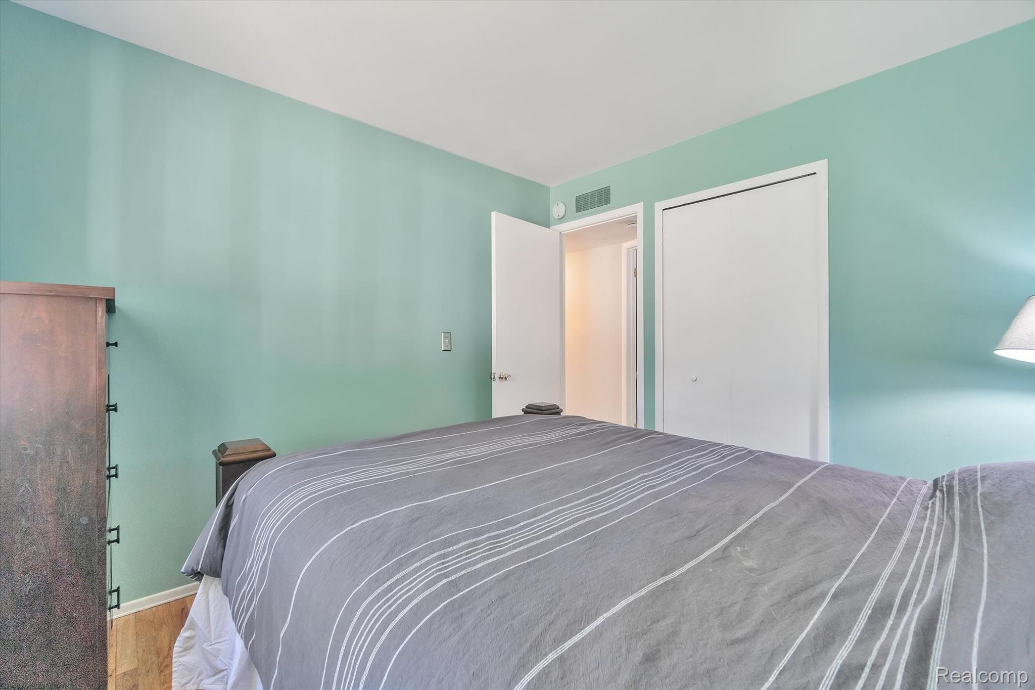 748 Glenwyth Road Brighton, MI 48116 - Photo 20 of 32 Bedroom 1