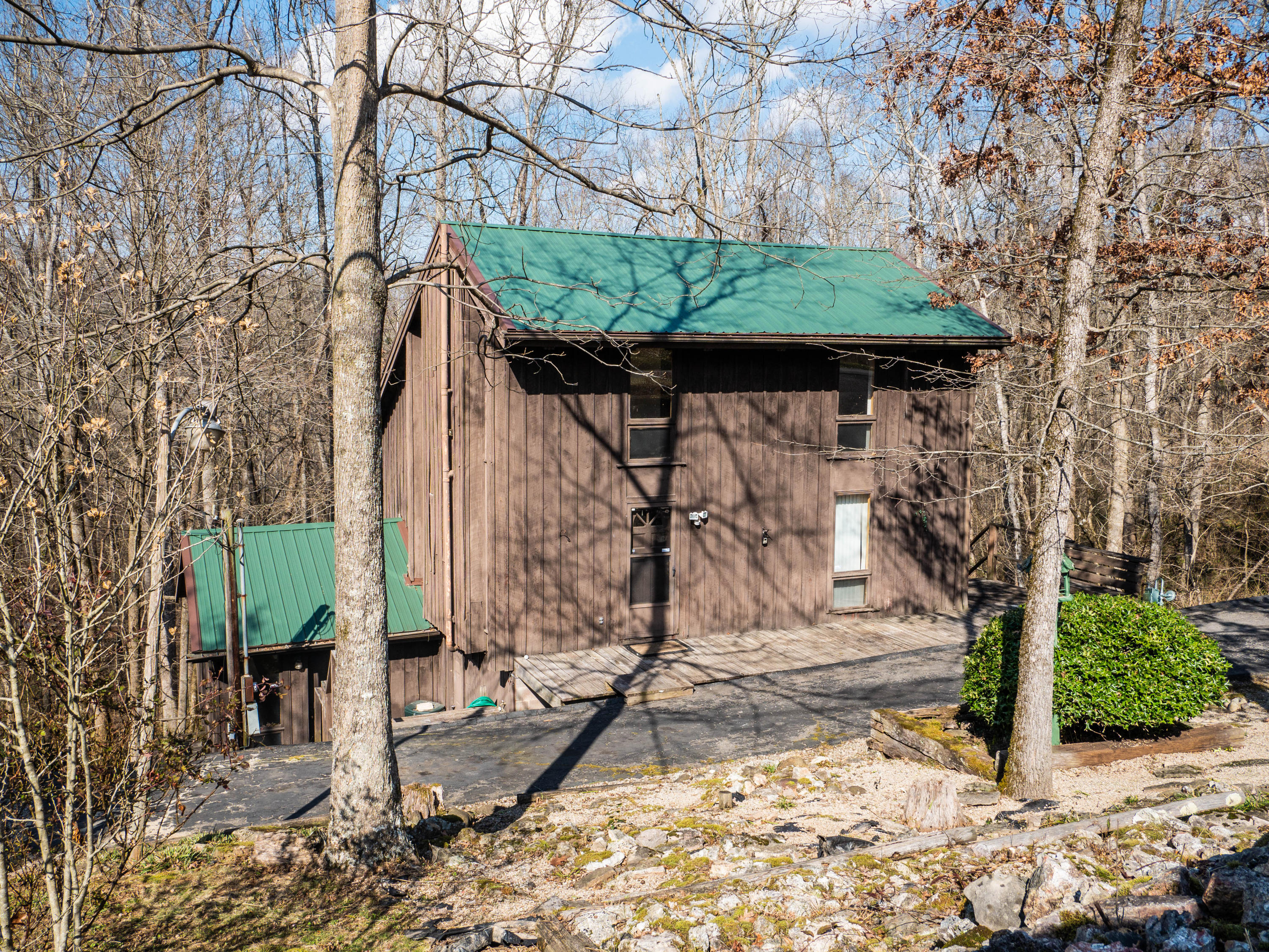151 Lakeview Circle Clinton, TN 37716 - Photo 1 of 25 P1050915