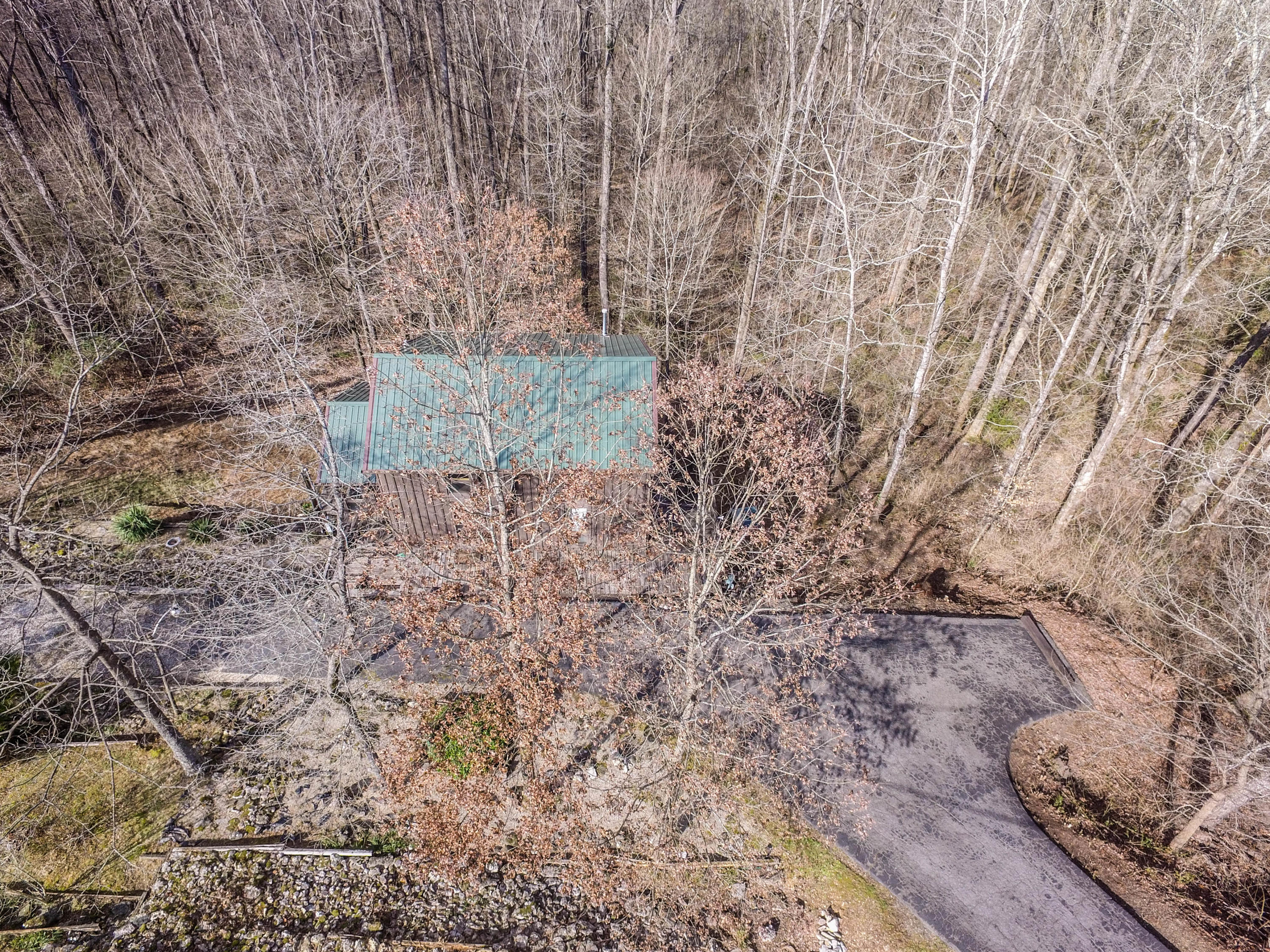 151 Lakeview Circle Clinton, TN 37716 - Photo 4 of 25 DJI_0053