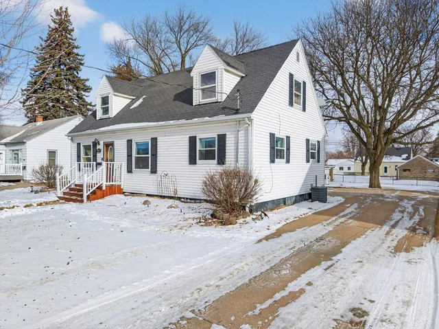 $240,000 | 2108 North Richmond Street, Appleton, WI 54911