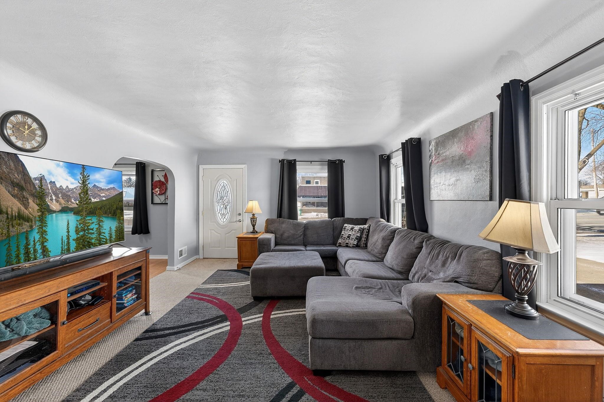 2108 North Richmond Street Appleton, WI 54911 - Photo 4 of 44