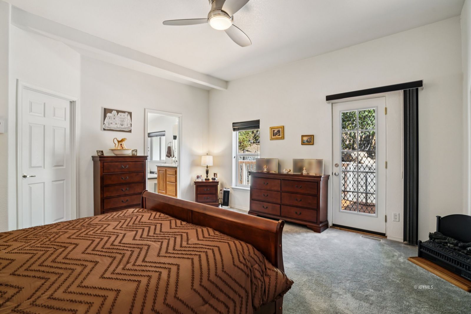 25001 Rim Rock Road Idyllwild, CA 92549 - Photo 25 of 50 a bed room with a bed and a television