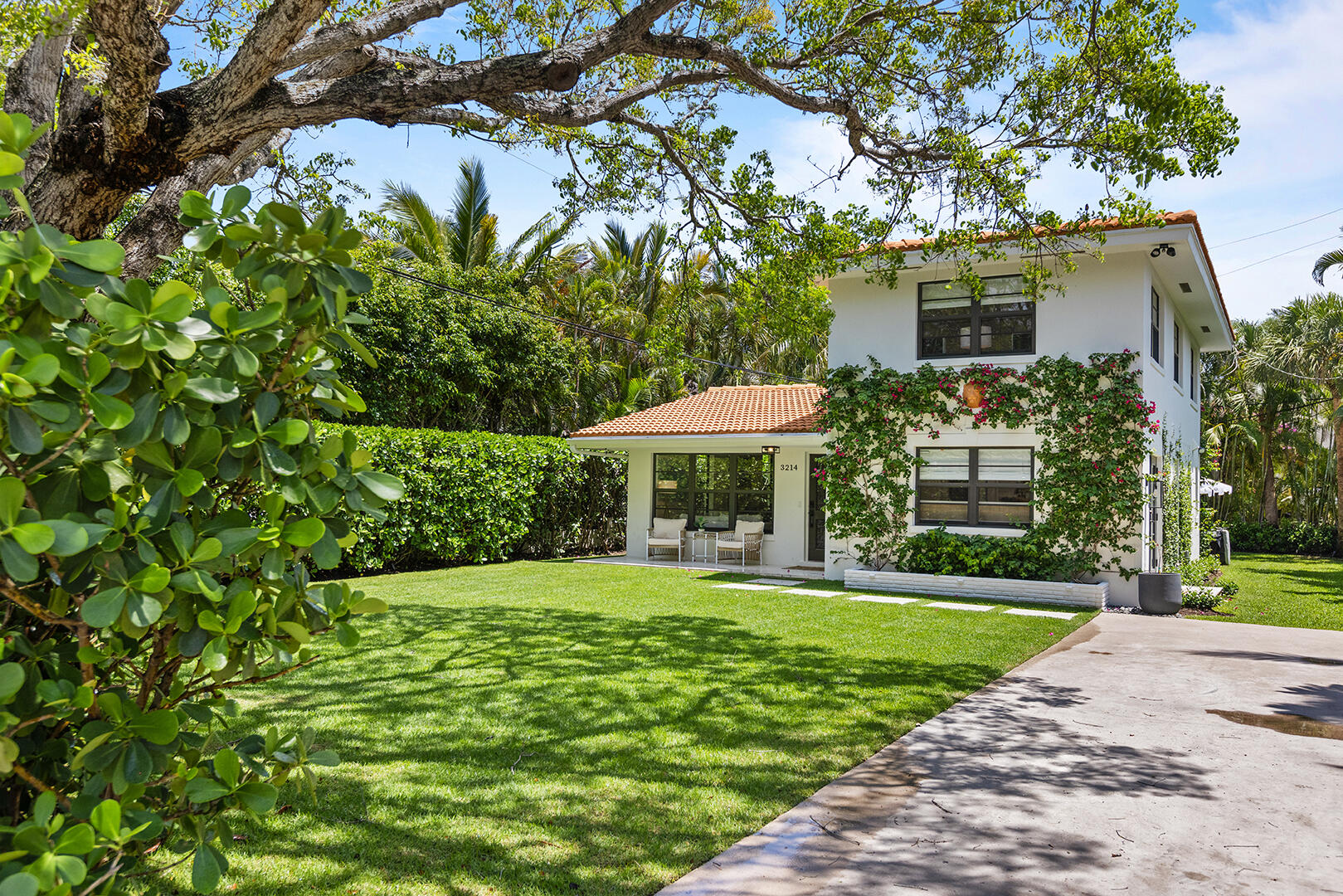 3214 Washington Road West Palm Beach, FL 33405 - Photo 2 of 47 2