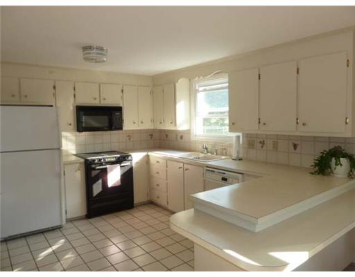 26 Highview Road Cape Elizabeth, ME 04107 - Photo 3 of 20 Kitchen.