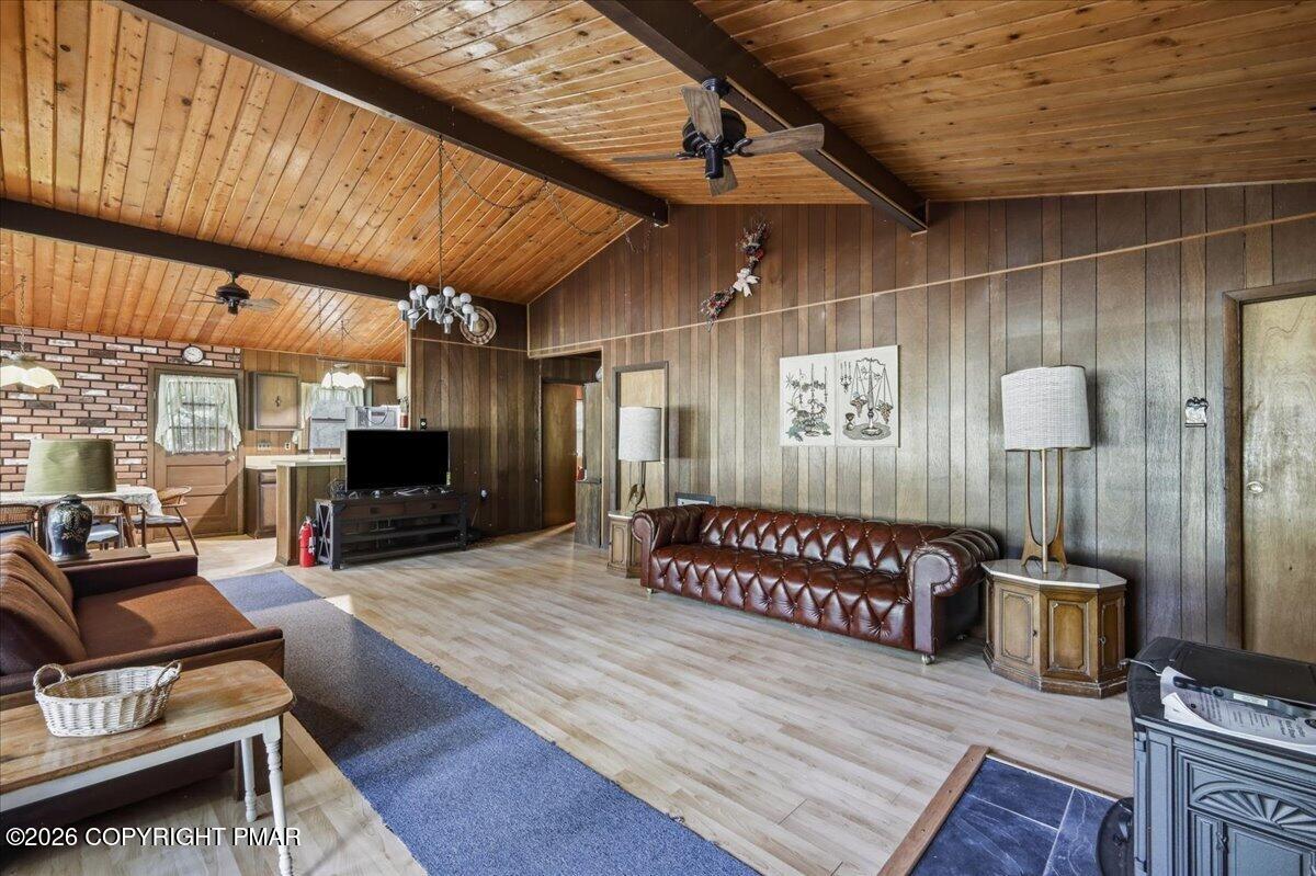 214 Hummingbird Trail Bushkill, PA 18324 - Photo 13 of 34 31-Photo-27