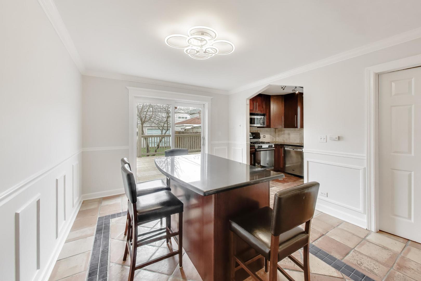 3413 South Indiana Avenue Chicago, IL 60616 - Photo 4 of 15 a view of a dining room with furniture and a window