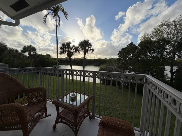 $3,300 | 2052 Alta Meadows Lane, Unit 2205, Delray Beach, FL 33444