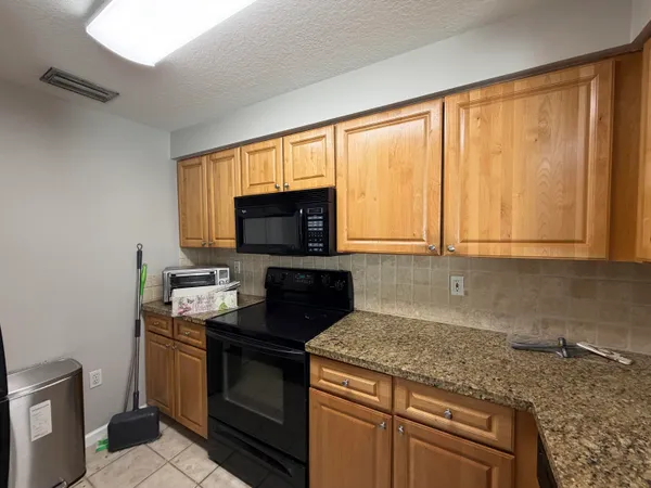 $3,300 | 2052 Alta Meadows Lane, Unit 2205, Delray Beach, FL 33444