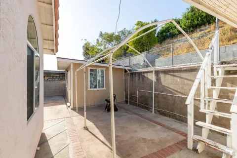 a house view with a sink and backyard