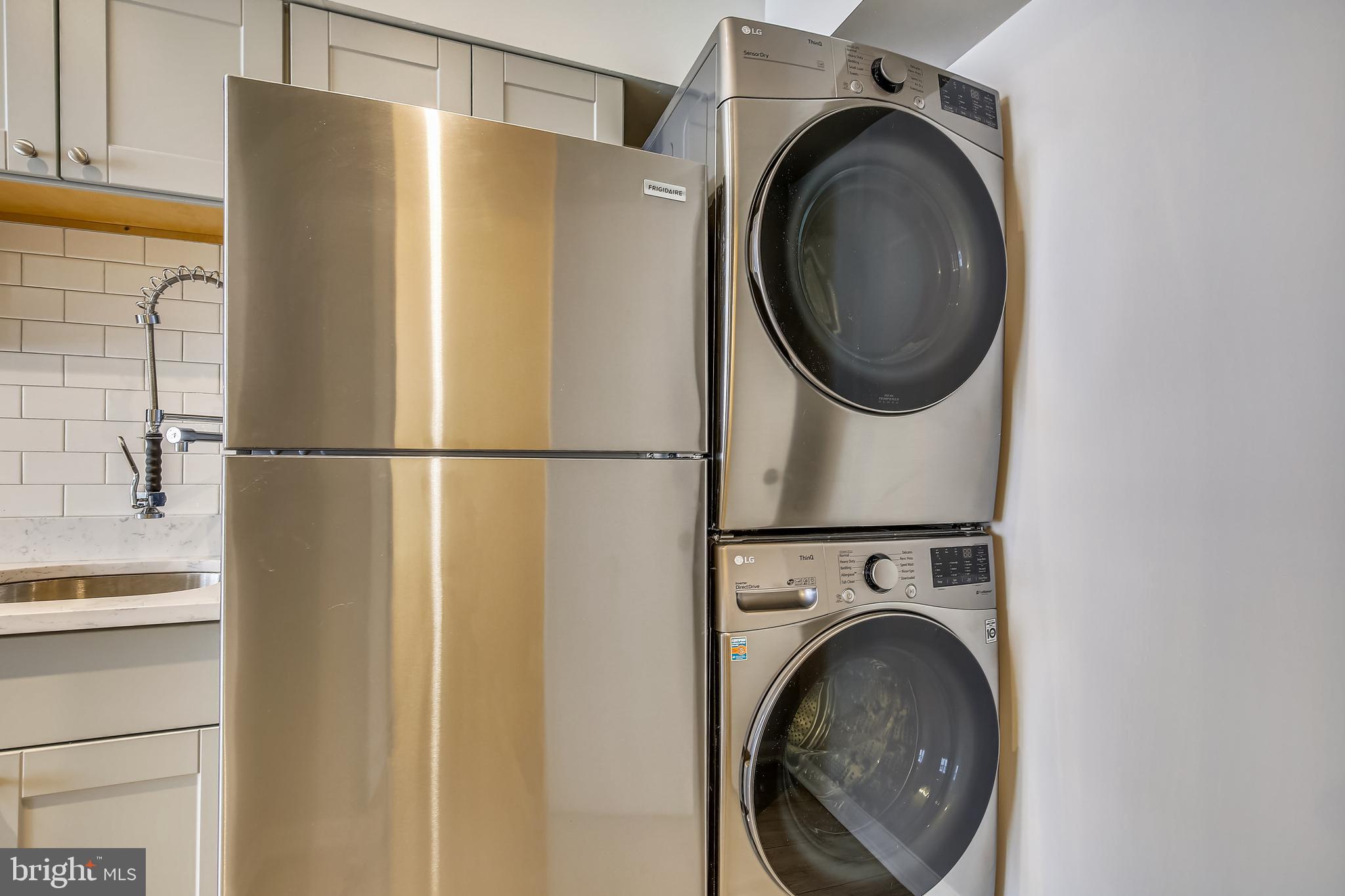 1818 North Barton Street Arlington, VA 22201 - Photo 5 of 27 Stainless steel washer and dryer