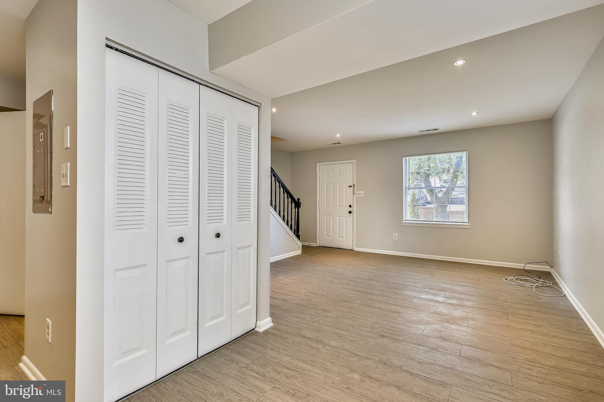 1818 North Barton Street Arlington, VA 22201 - Photo 6 of 27 Spacious living room