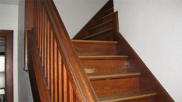 19 Leroy Place Springfield, MA 01104 - Photo 8 of 9 a view of entryway