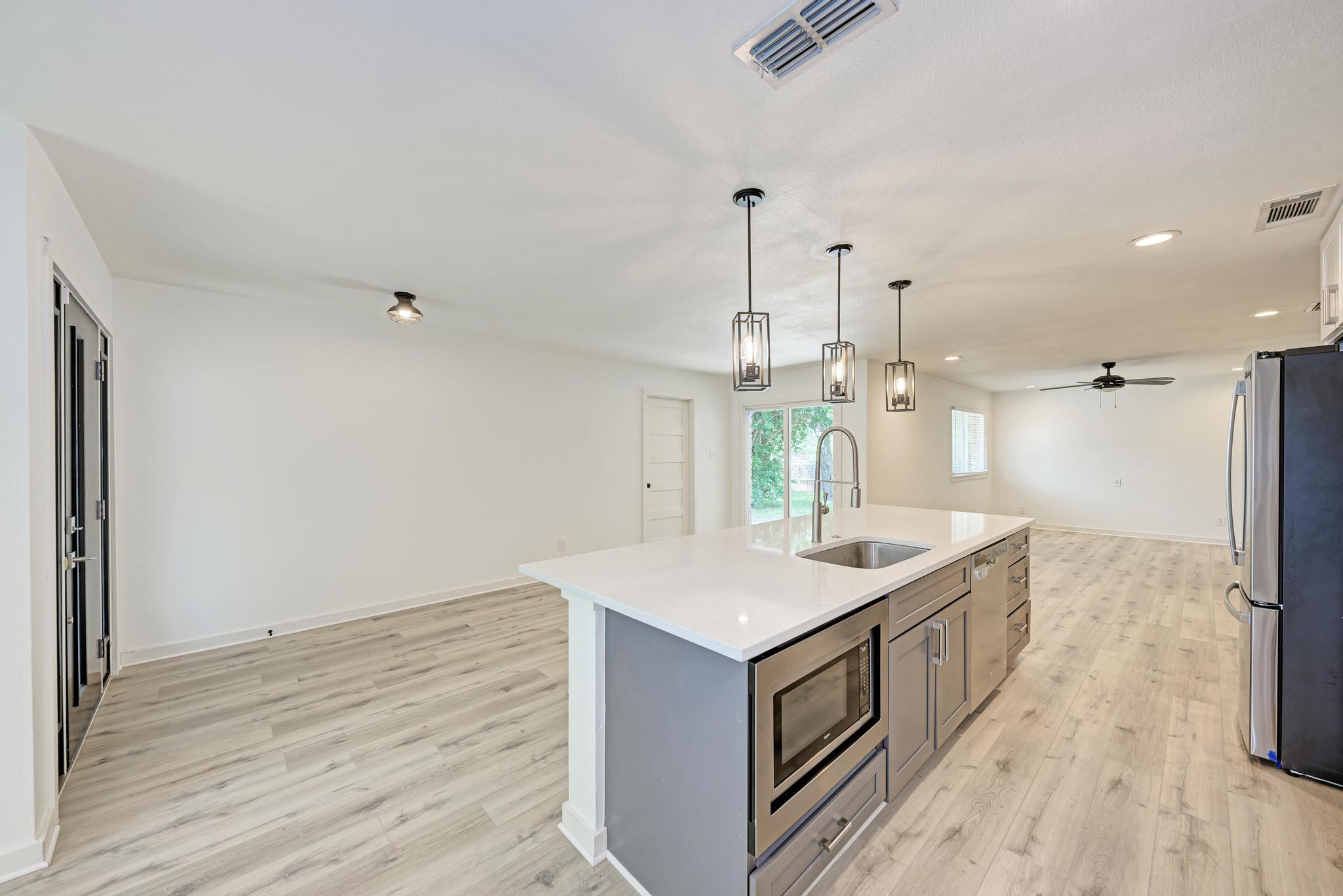 6700 Kings Point Austin, TX 78723 - Photo 12 of 40