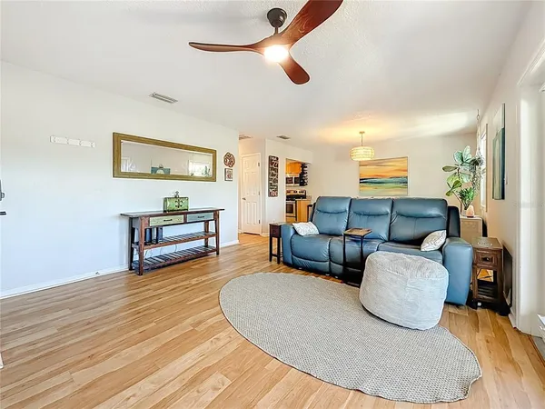 $2,450 | 3893 Pompano Drive Southeast, Unit C, St. Petersburg, FL 33705
