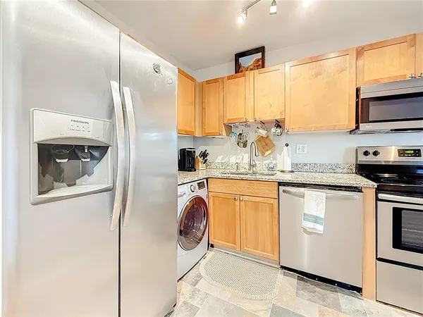 $2,450 | 3893 Pompano Drive Southeast, Unit C, St. Petersburg, FL 33705