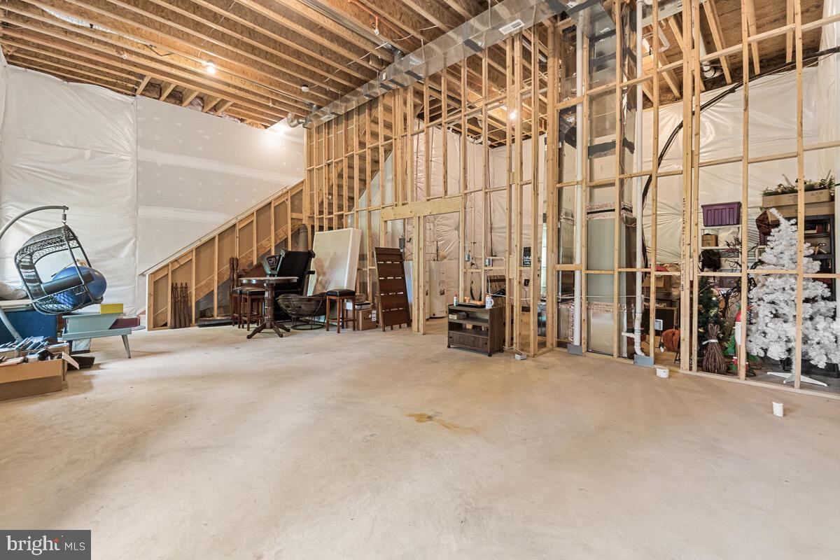 6736 Hemlock Point Road New Market, MD 21774 - Photo 31 of 50 18 foot high ceilings!