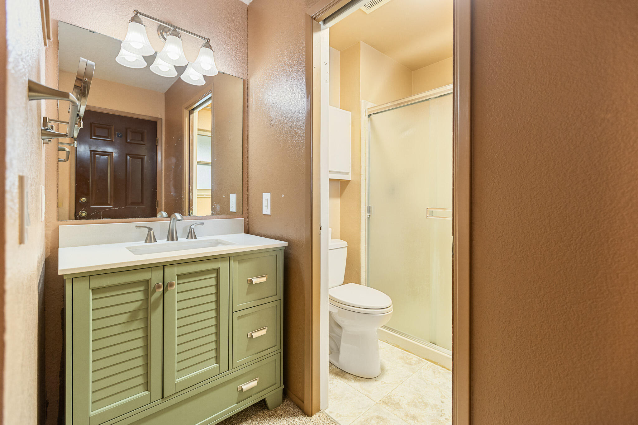 812 Woods Place Exeter, CA 93221 - Photo 34 of 47 22 Primary Bathroom