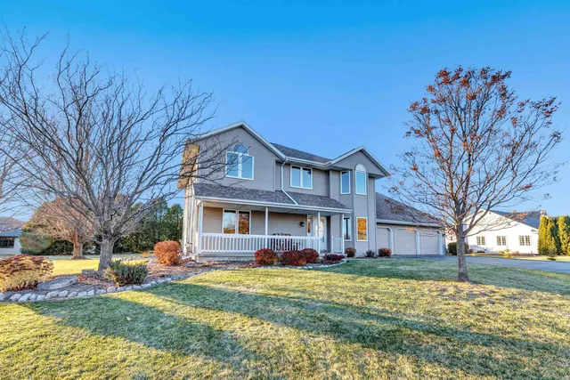 $565,000 | 427 North 18th Avenue, Sturgeon Bay, WI 54235