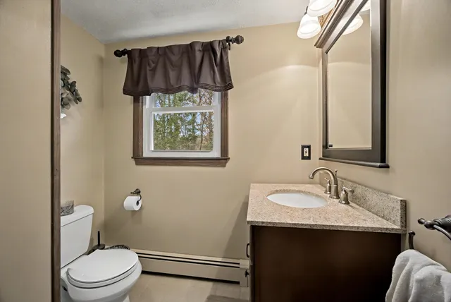 $629,000 | 35 Kelly Brook Lane, Hampstead, NH 03826