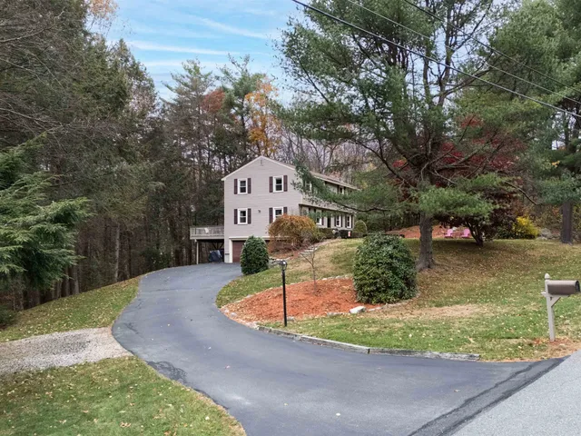 $629,000 | 35 Kelly Brook Lane, Hampstead, NH 03826