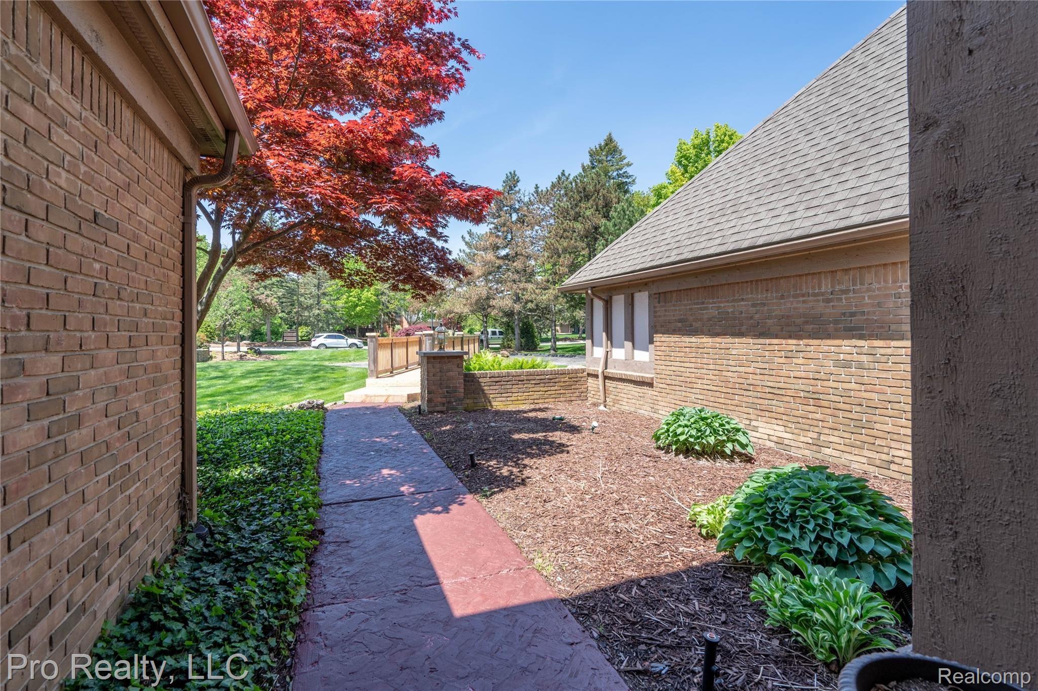 10 Chalmers Drive Rochester, MI 48309 - Photo 34 of 36 DSC02678-HDR.jpg