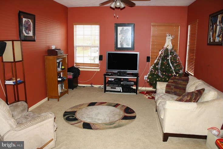 9729 Biggs Road Baltimore, MD 21220 - Photo 3 of 21 Family Room