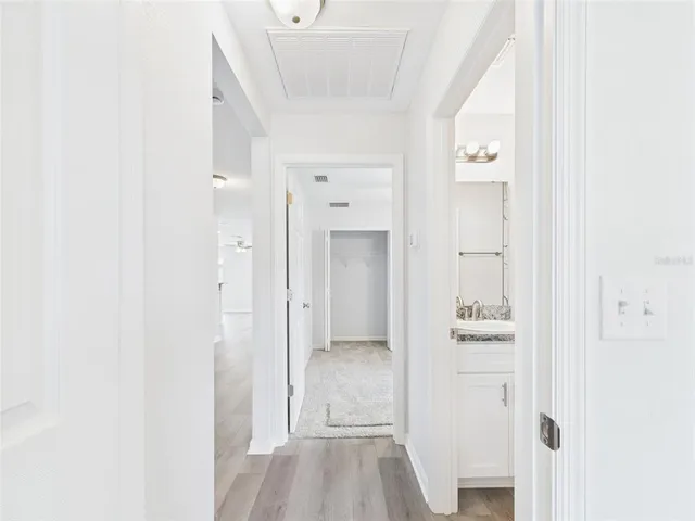 a view of a big room with closet