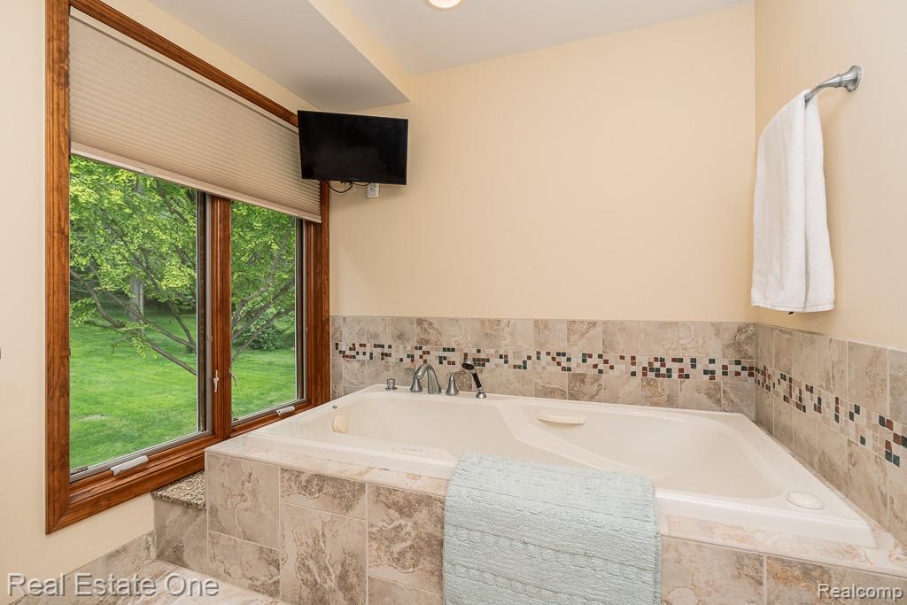 1171 Springwood Lane Rochester, MI 48309 - Photo 21 of 32 1171 Springwood_MLS-029.jpg