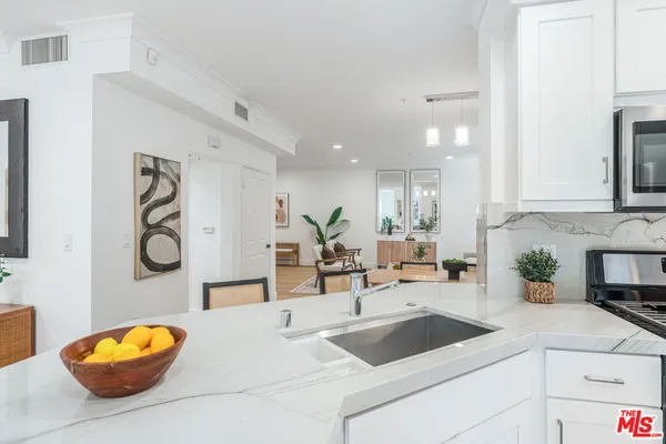 $1,395,000 | 6020 South Seabluff Drive, Unit 114, Playa Vista, CA 90094