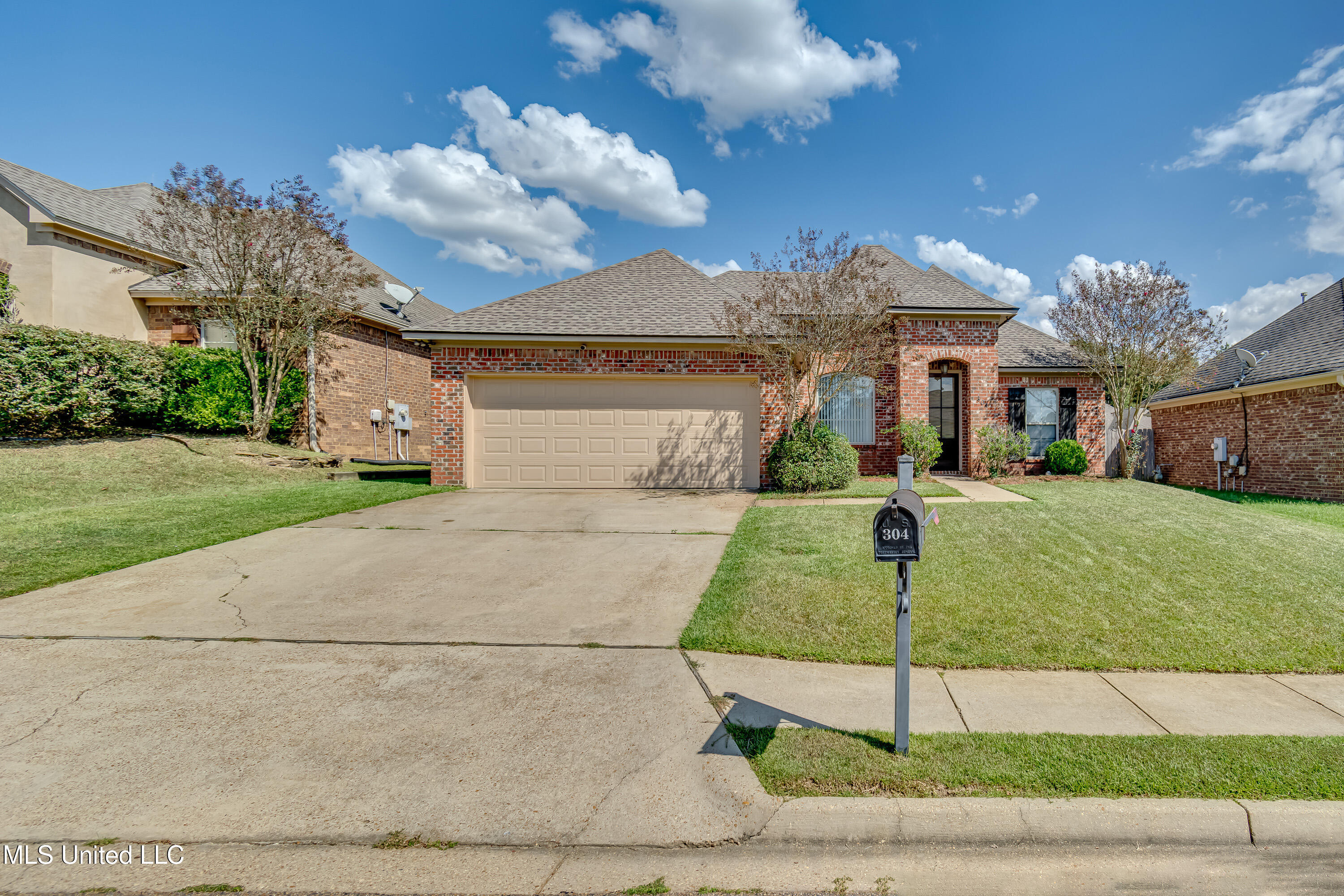 304 Silver Tree Lane Pearl, MS 39208 - Photo 1 of 18 Front of House