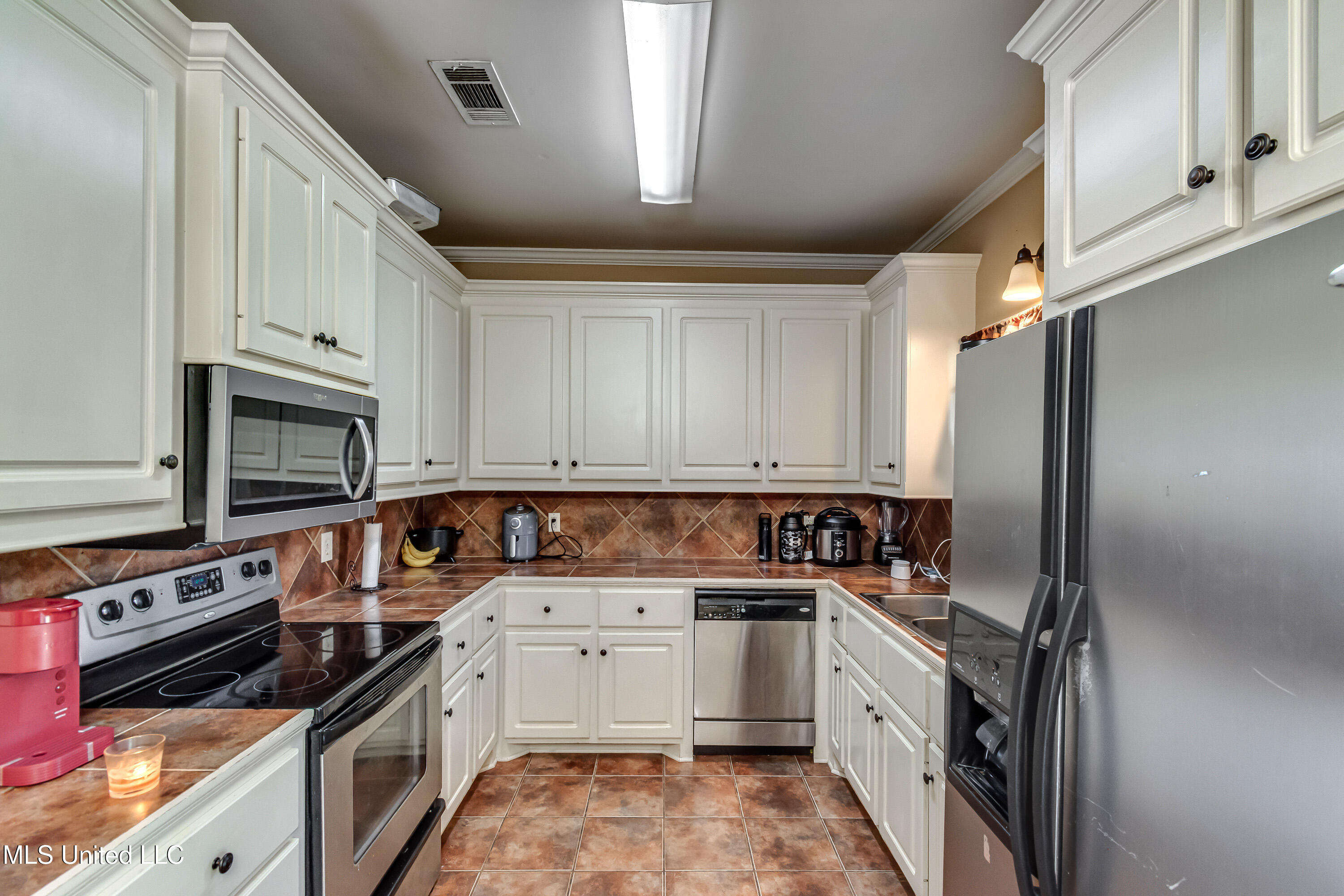 304 Silver Tree Lane Pearl, MS 39208 - Photo 8 of 18 304 Silver Tree Lane-27