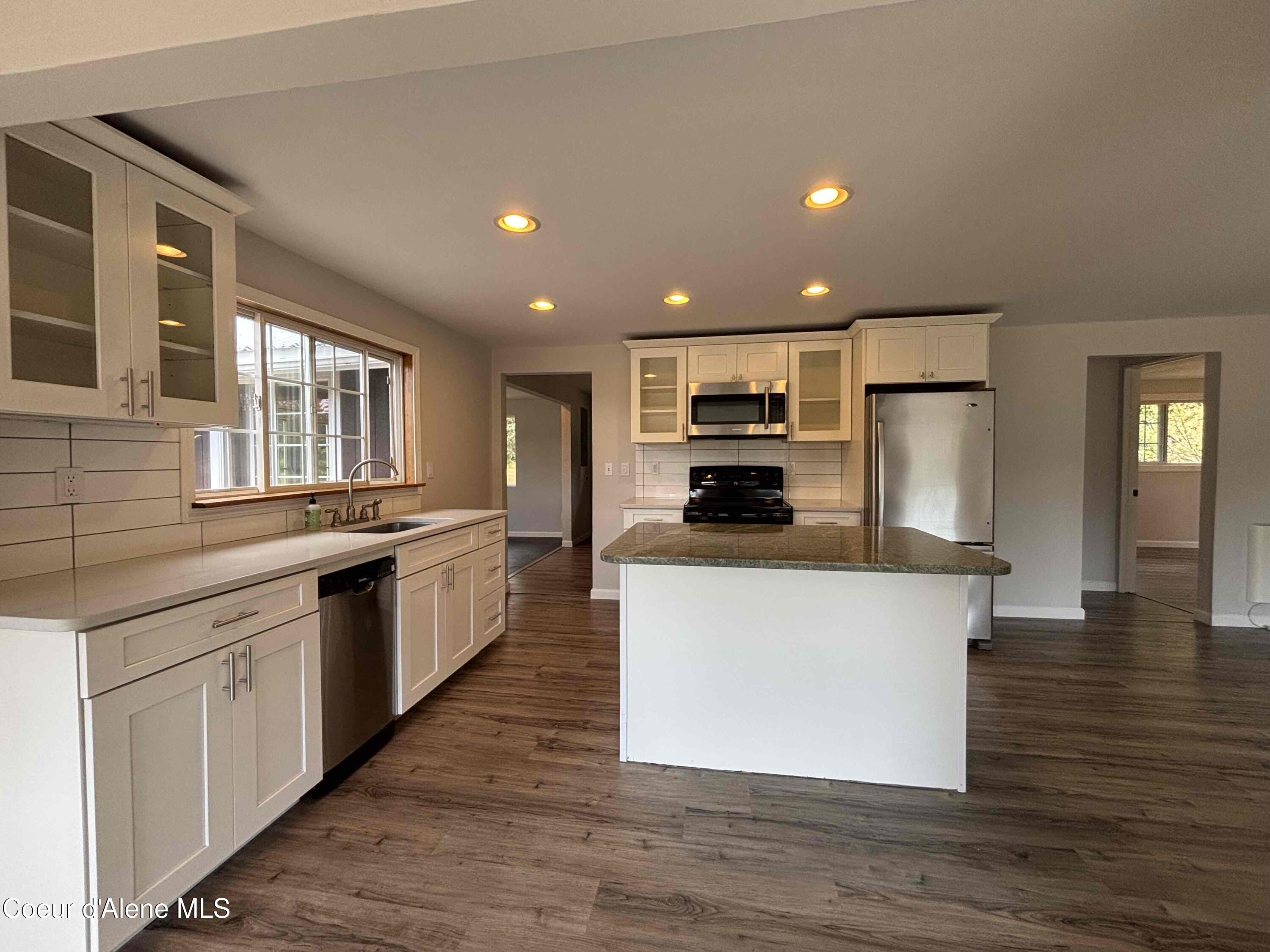 118 Walsh Way Sandpoint, ID 83864 - Photo 9 of 46 012