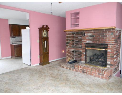 556 Main Street Corinth, ME 04427 - Photo 8 of 25 Living Room.