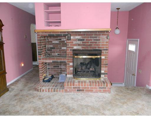 556 Main Street Corinth, ME 04427 - Photo 10 of 25 Living Room.