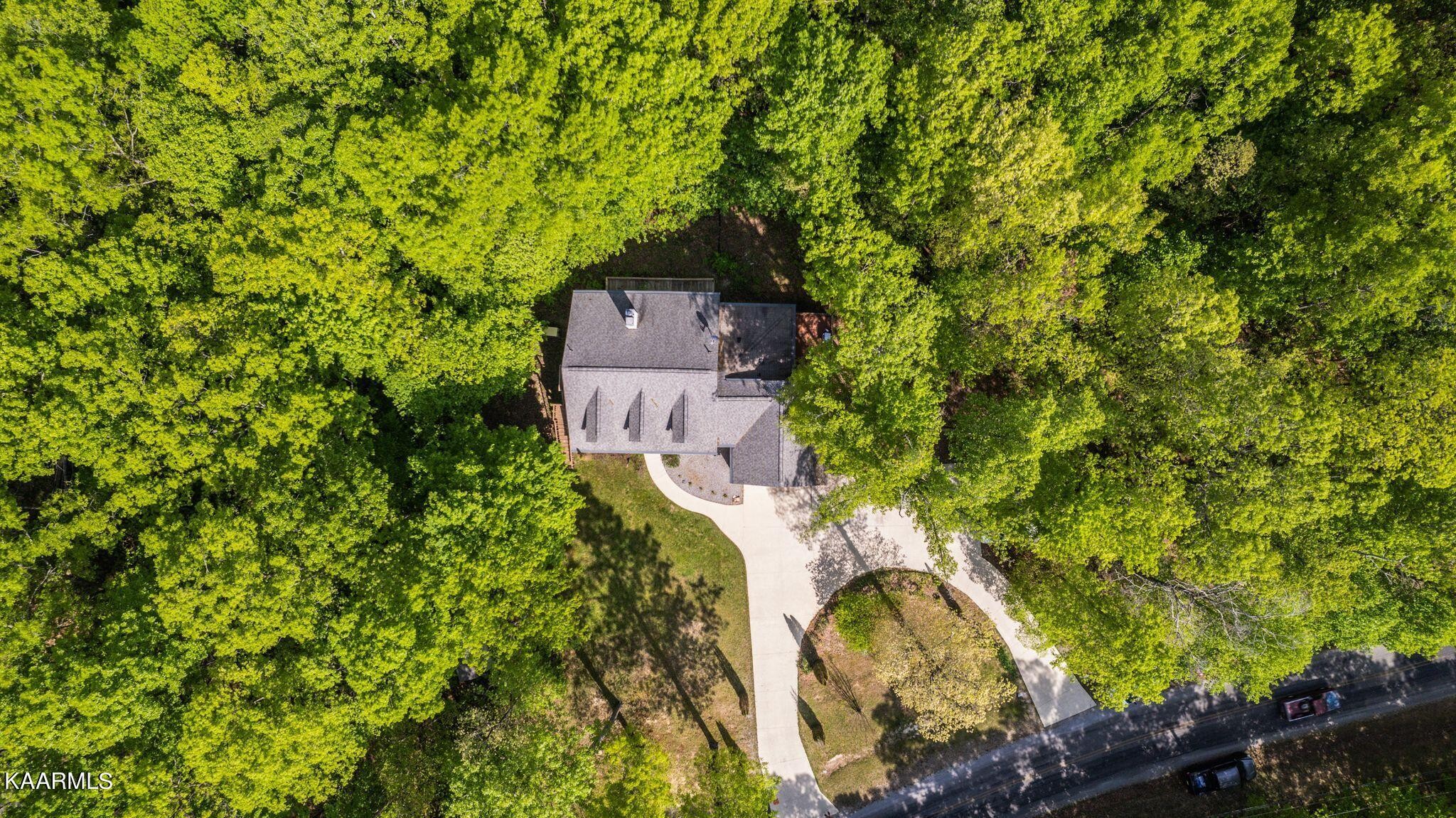 469 E Cove Monterey, TN 38574 - Photo 2 of 34