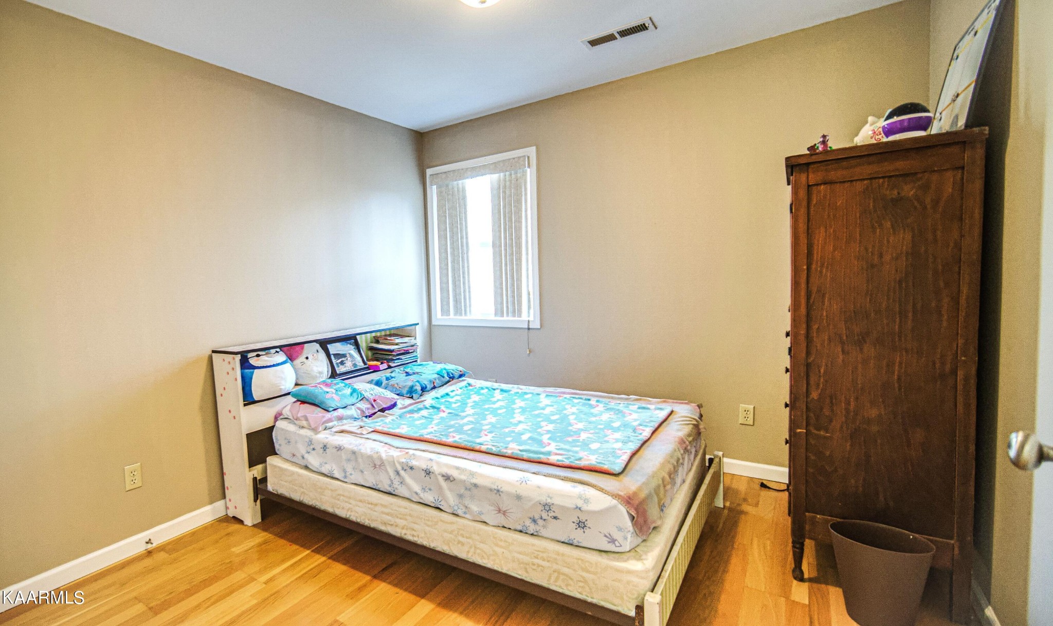 469 E Cove Monterey, TN 38574 - Photo 21 of 34 a bedroom with a bed and a window