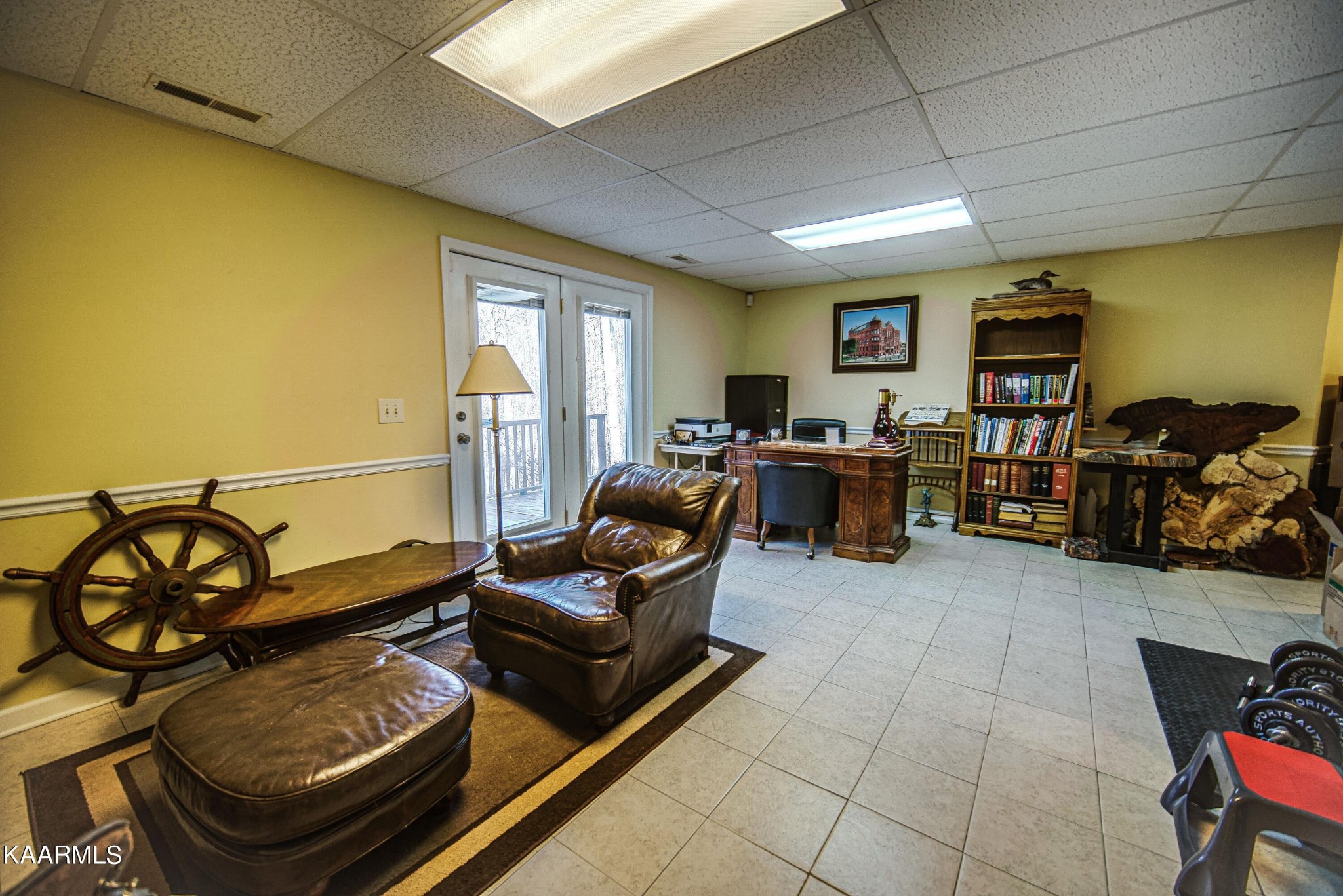 469 E Cove Monterey, TN 38574 - Photo 27 of 34 a living room with furniture and a flat screen tv