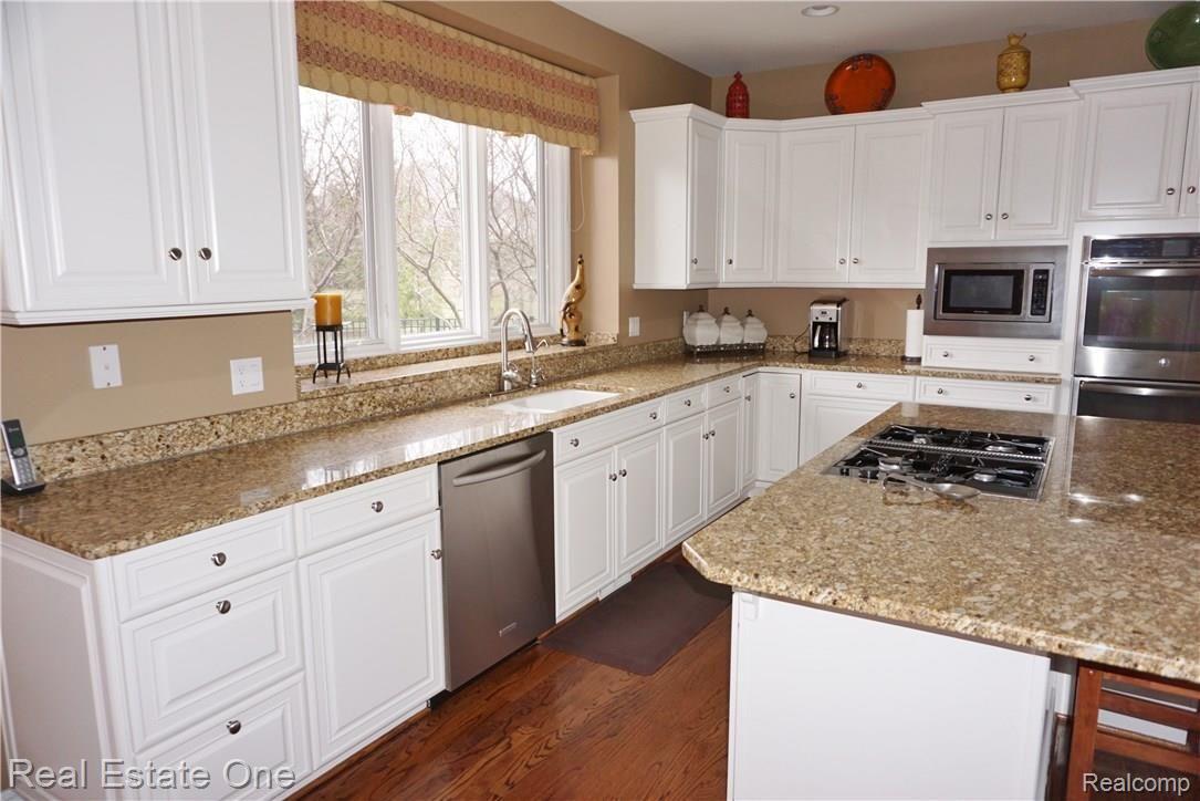 4710 Goodison Pl Drive Rochester, MI 48306 - Photo 17 of 46 DSC03422.JPG