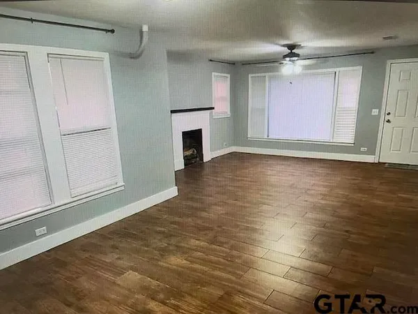 $1,450 | 402 Clarksville Street, Bogata, TX 75417