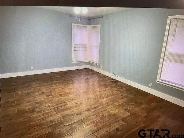 $1,450 | 402 Clarksville Street, Bogata, TX 75417