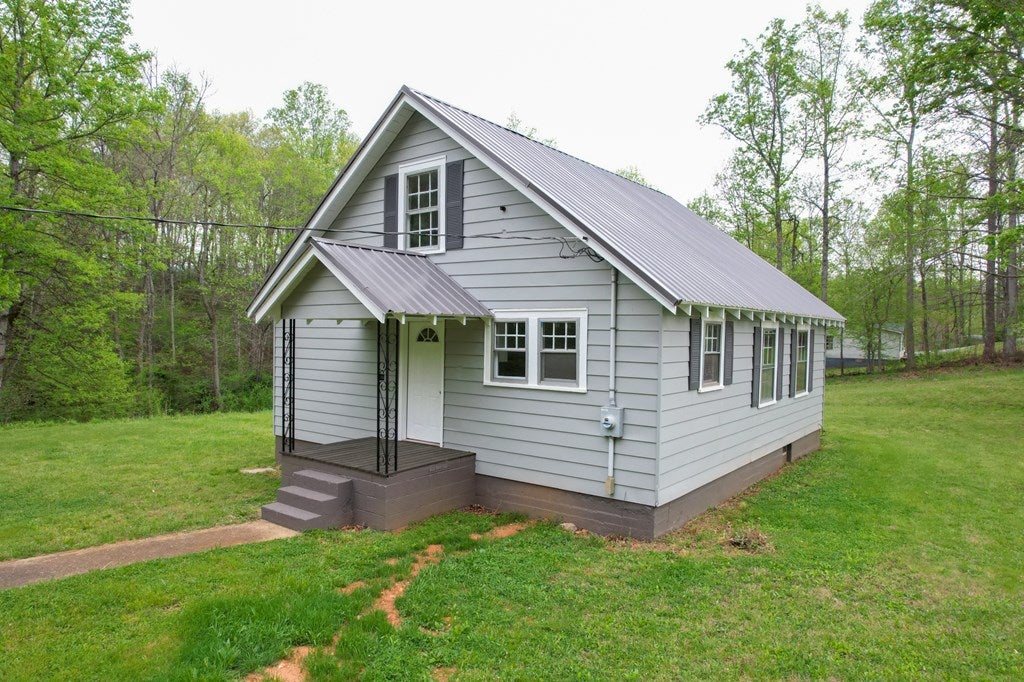 268 Hillside Road Woolwine, VA 24185 - Photo 5 of 44 Gallery Image 5