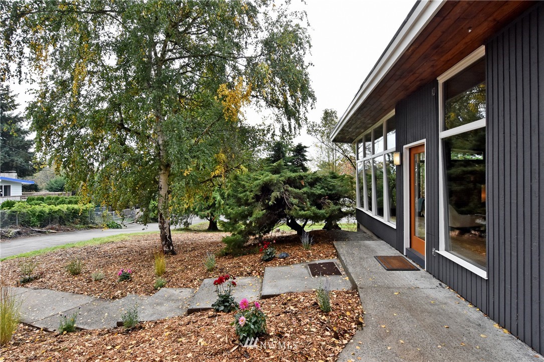 5590 South Langston Road Seattle, WA 98178 - Photo 1 of 25 Gallery Image 1