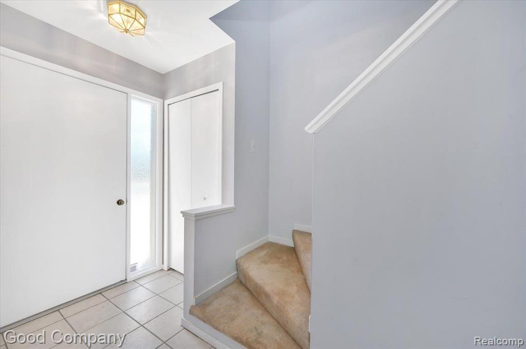 676 Highgate Mews Rochester Hills, MI 48307 - Photo 8 of 24