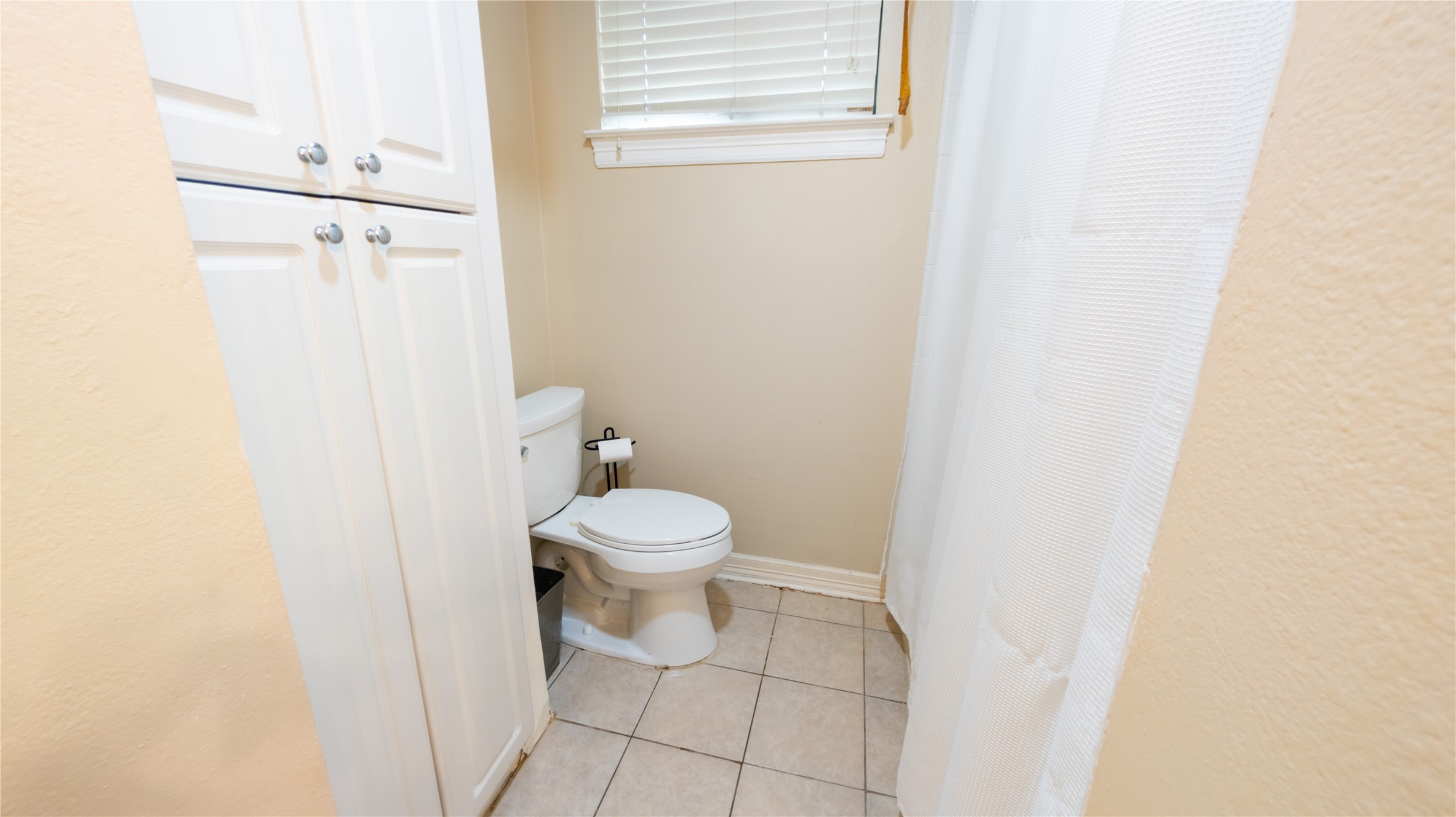 1915 Westlake Road Houston, TX 77062 - Photo 16 of 24 Secondary Bath