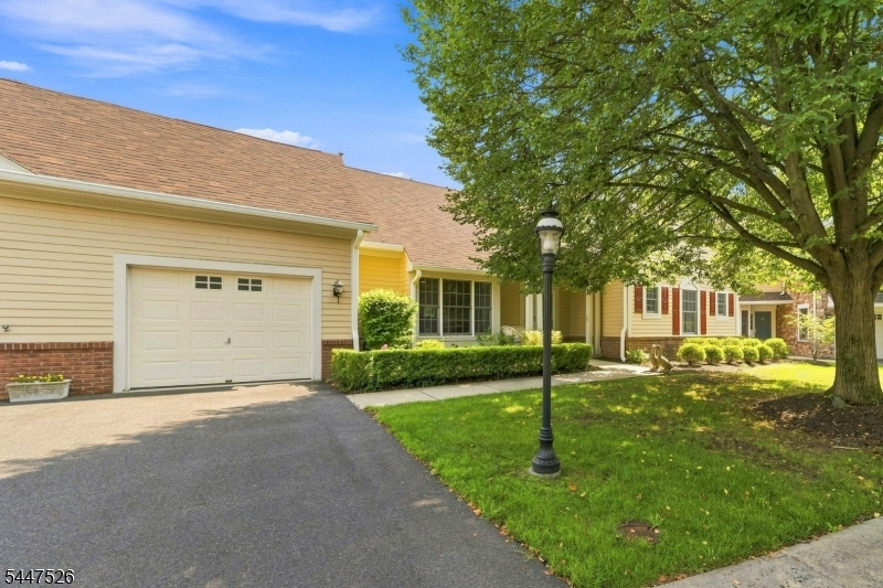 47 Hedge Row Road Plainsboro, NJ 08540 - Photo 2 of 32 Gallery Image 2