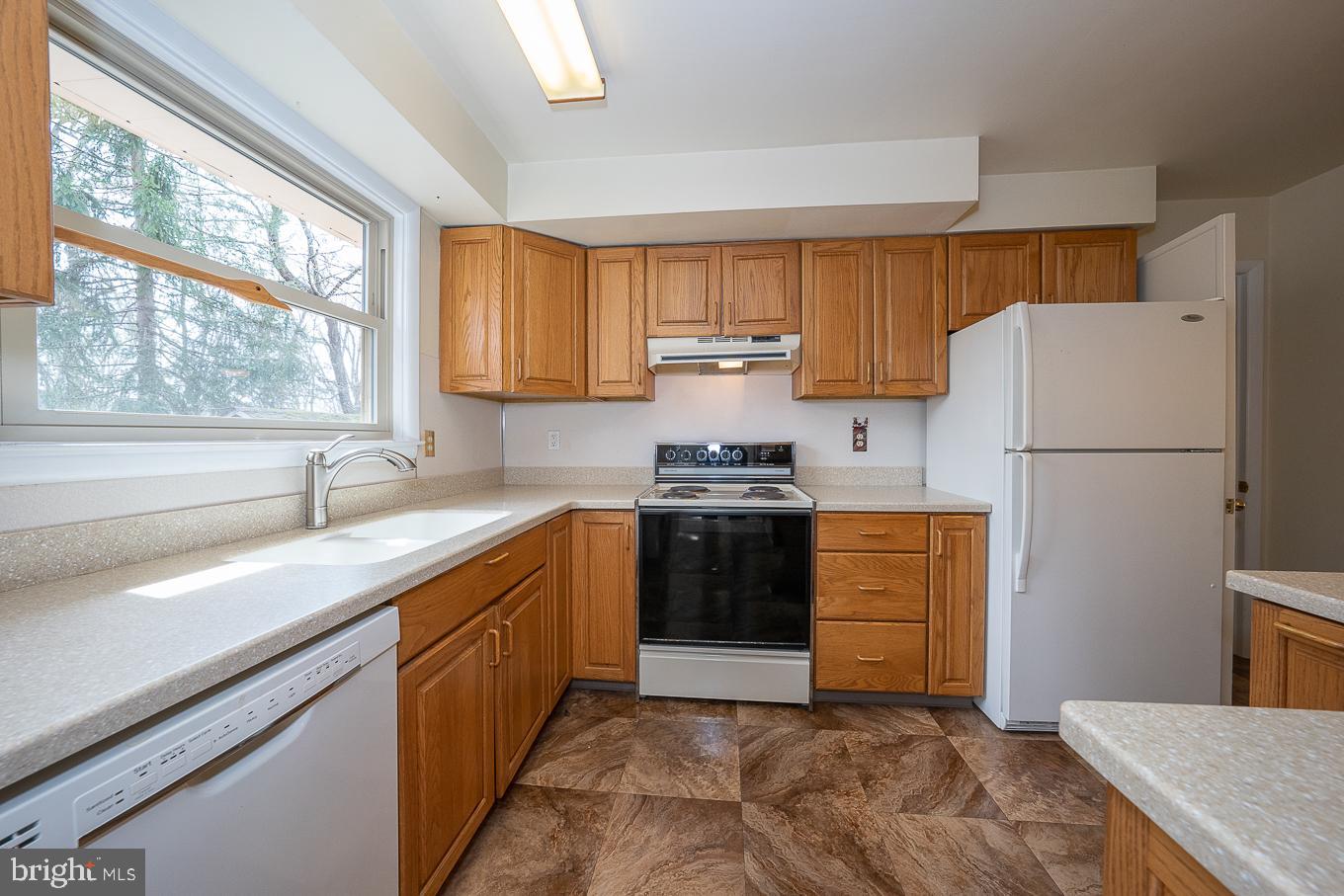 655 Crestwood Road Wayne, PA 19087 - Photo 25 of 41 Kitchen