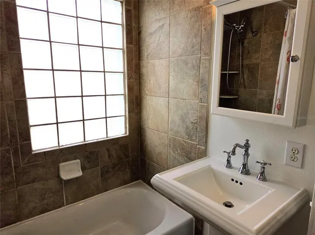 $2,100 | 2808 56th Street South, Unit UPPR, Gulfport, FL 33707